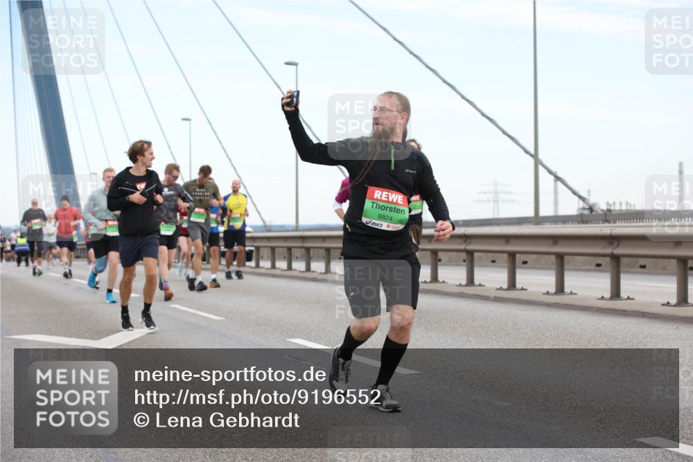 03.10.2025 - Köhlbrandbrückenlauf Lena Gebhardt http://msf.ph/oto/9196552 03.10.2025 15:27:02 Position 1 8824 meine-sportfotos.de