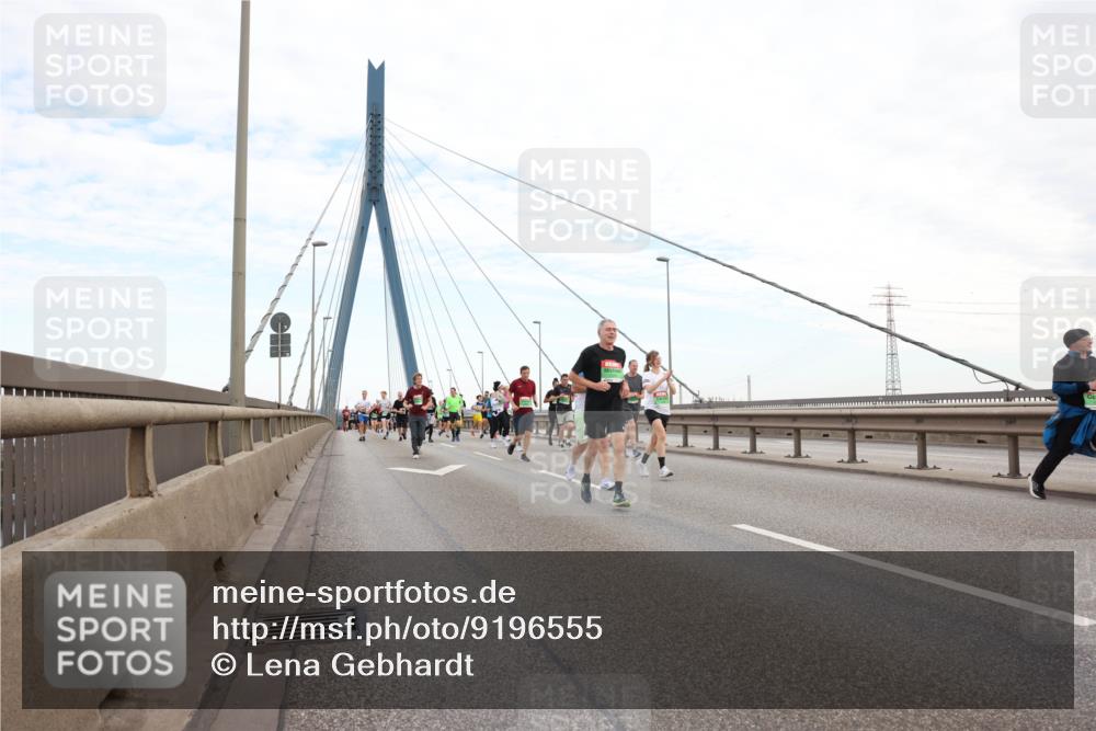 03.10.2025 - Köhlbrandbrückenlauf Lena Gebhardt http://msf.ph/oto/9196555 03.10.2025 15:27:41 Position 1  meine-sportfotos.de
