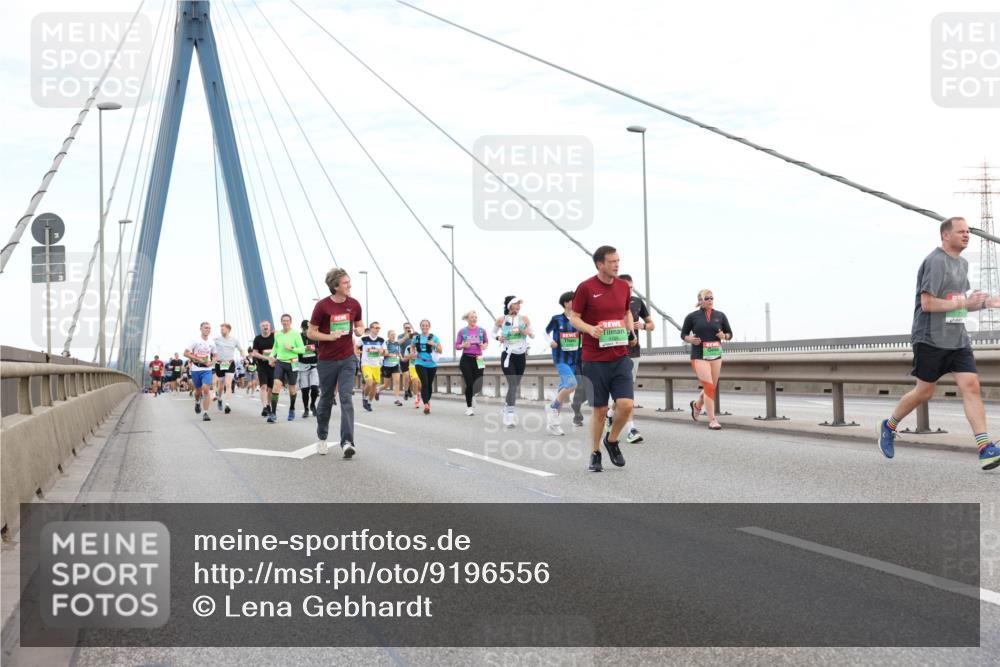 03.10.2025 - Köhlbrandbrückenlauf Lena Gebhardt http://msf.ph/oto/9196556 03.10.2025 15:27:43 Position 1 8725 meine-sportfotos.de