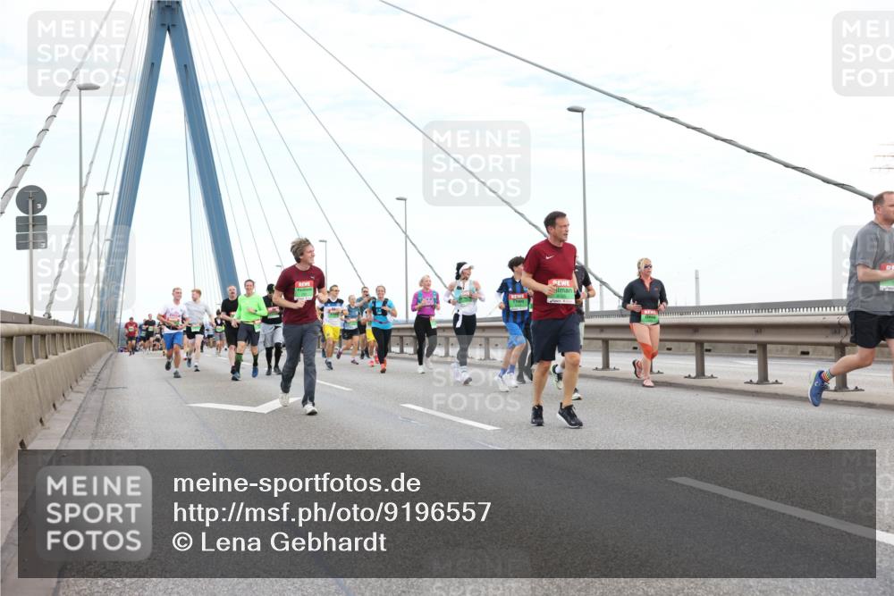 03.10.2025 - Köhlbrandbrückenlauf Lena Gebhardt http://msf.ph/oto/9196557 03.10.2025 15:27:43 Position 1 8725 meine-sportfotos.de