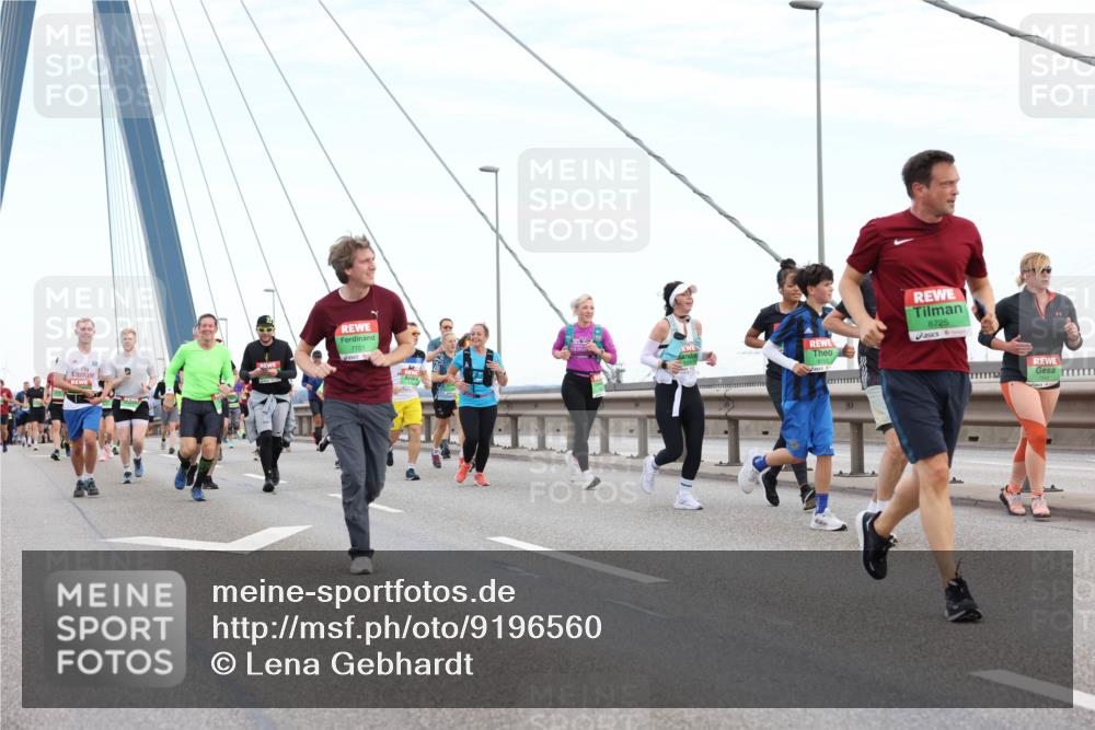 03.10.2025 - Köhlbrandbrückenlauf Lena Gebhardt http://msf.ph/oto/9196560 03.10.2025 15:27:43 Position 1 7701, 8725 meine-sportfotos.de