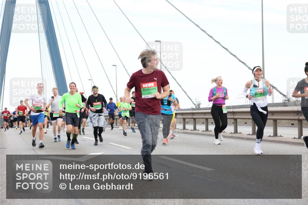 03.10.2025 - Köhlbrandbrückenlauf Lena Gebhardt http://msf.ph/oto/9196561 03.10.2025 15:27:44 Position 1 7701 meine-sportfotos.de