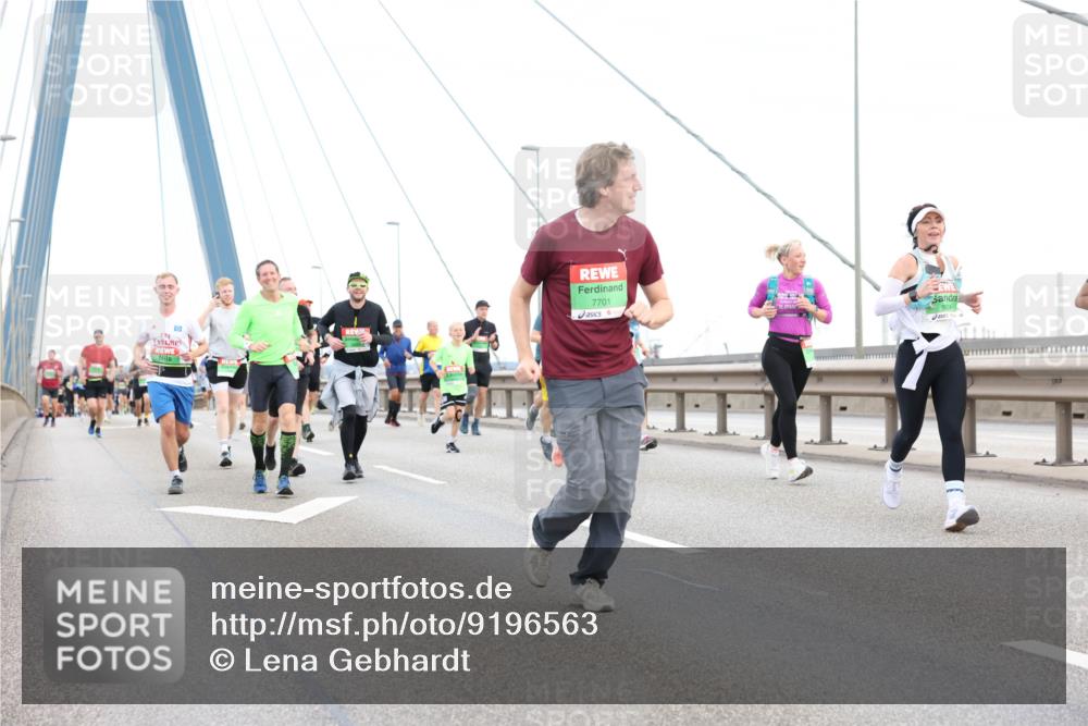 03.10.2025 - Köhlbrandbrückenlauf Lena Gebhardt http://msf.ph/oto/9196563 03.10.2025 15:27:45 Position 1 7701 meine-sportfotos.de