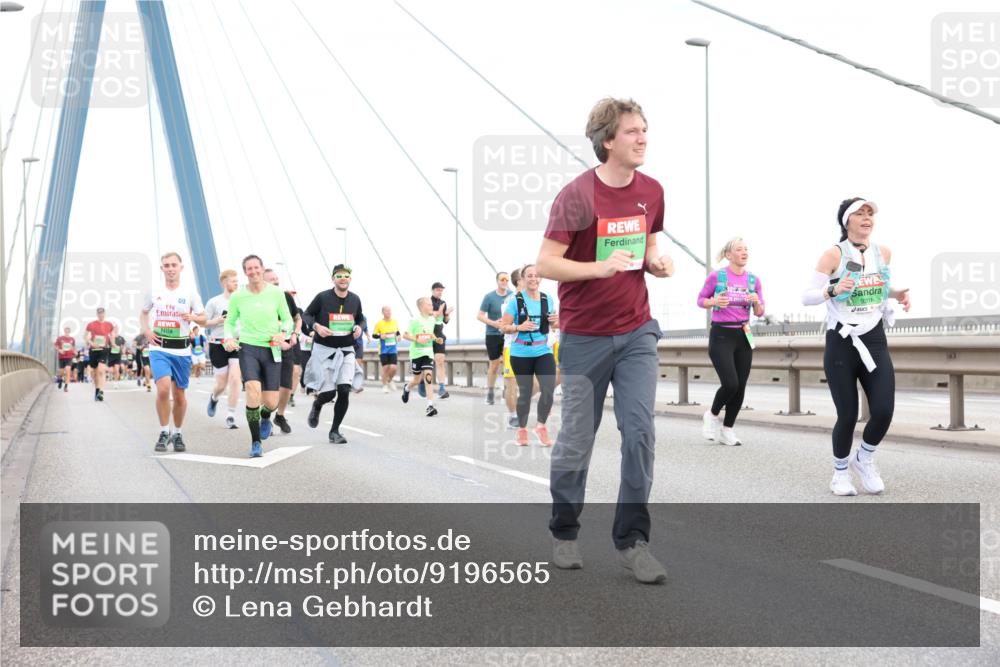 03.10.2025 - Köhlbrandbrückenlauf Lena Gebhardt http://msf.ph/oto/9196565 03.10.2025 15:27:45 Position 1 9201 meine-sportfotos.de