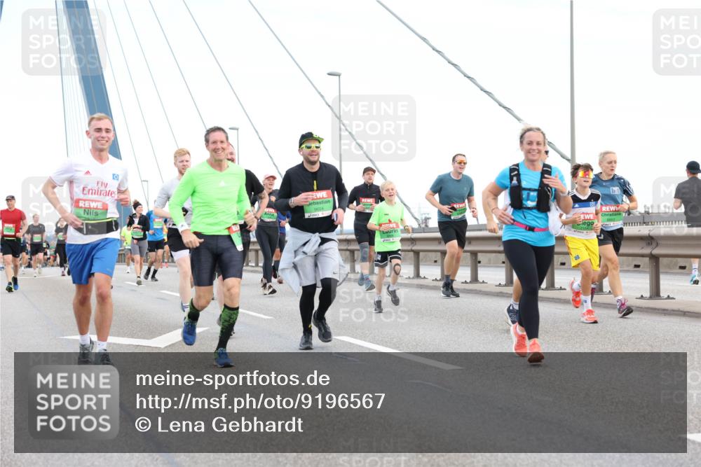 03.10.2025 - Köhlbrandbrückenlauf Lena Gebhardt http://msf.ph/oto/9196567 03.10.2025 15:27:46 Position 1 9624 meine-sportfotos.de
