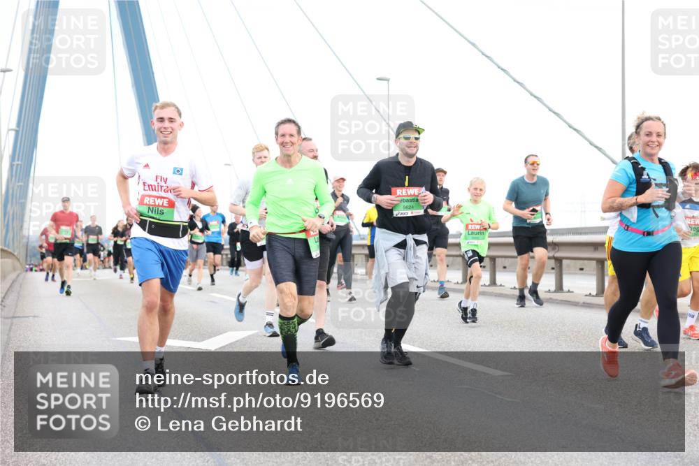 03.10.2025 - Köhlbrandbrückenlauf Lena Gebhardt http://msf.ph/oto/9196569 03.10.2025 15:27:47 Position 1 9624, 8866 meine-sportfotos.de