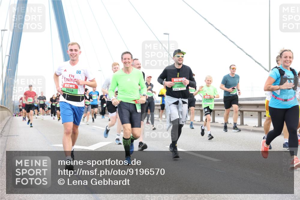 03.10.2025 - Köhlbrandbrückenlauf Lena Gebhardt http://msf.ph/oto/9196570 03.10.2025 15:27:47 Position 1 9624 meine-sportfotos.de