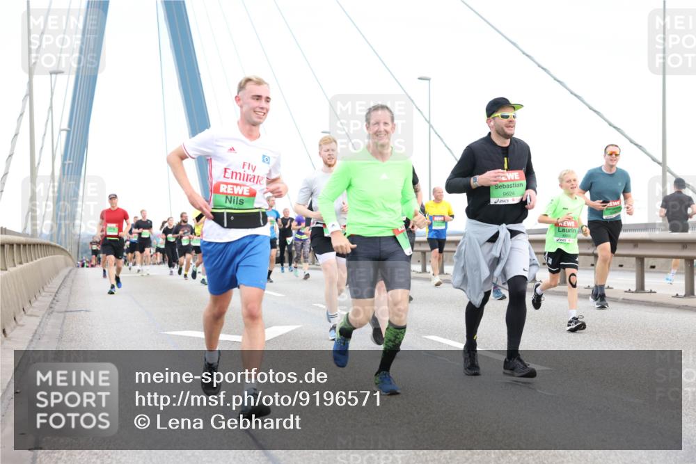 03.10.2025 - Köhlbrandbrückenlauf Lena Gebhardt http://msf.ph/oto/9196571 03.10.2025 15:27:47 Position 1 9624 meine-sportfotos.de