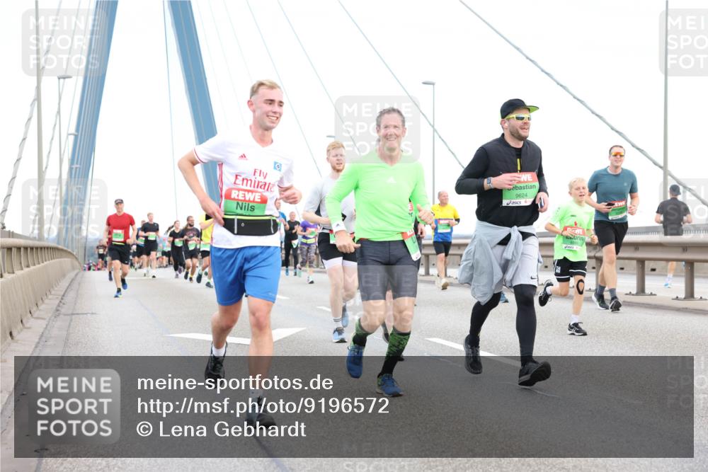03.10.2025 - Köhlbrandbrückenlauf Lena Gebhardt http://msf.ph/oto/9196572 03.10.2025 15:27:47 Position 1 9624 meine-sportfotos.de