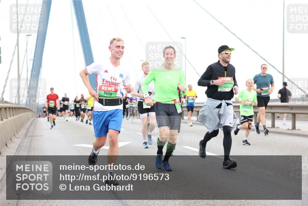 03.10.2025 - Köhlbrandbrückenlauf Lena Gebhardt http://msf.ph/oto/9196573 03.10.2025 15:27:47 Position 1 9624 meine-sportfotos.de