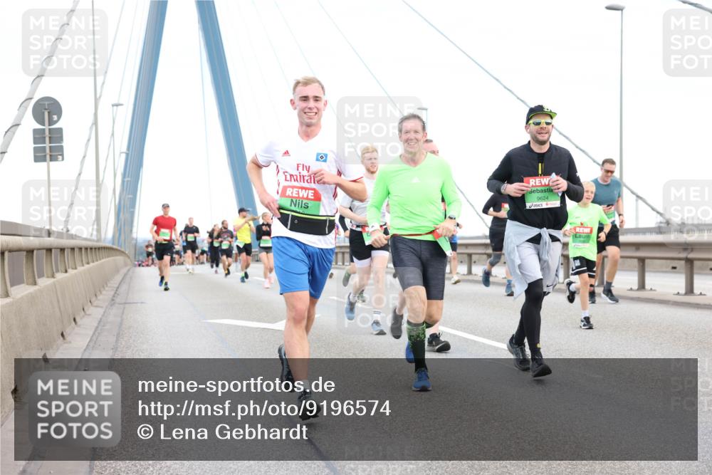 03.10.2025 - Köhlbrandbrückenlauf Lena Gebhardt http://msf.ph/oto/9196574 03.10.2025 15:27:47 Position 1 9624 meine-sportfotos.de