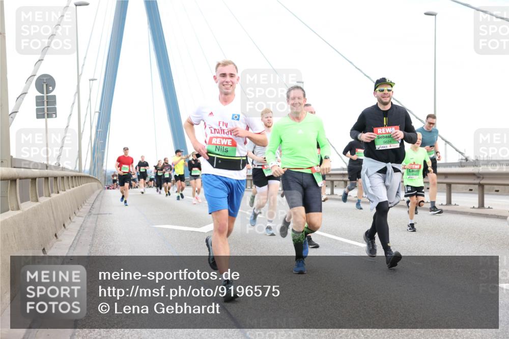 03.10.2025 - Köhlbrandbrückenlauf Lena Gebhardt http://msf.ph/oto/9196575 03.10.2025 15:27:48 Position 1 9624 meine-sportfotos.de