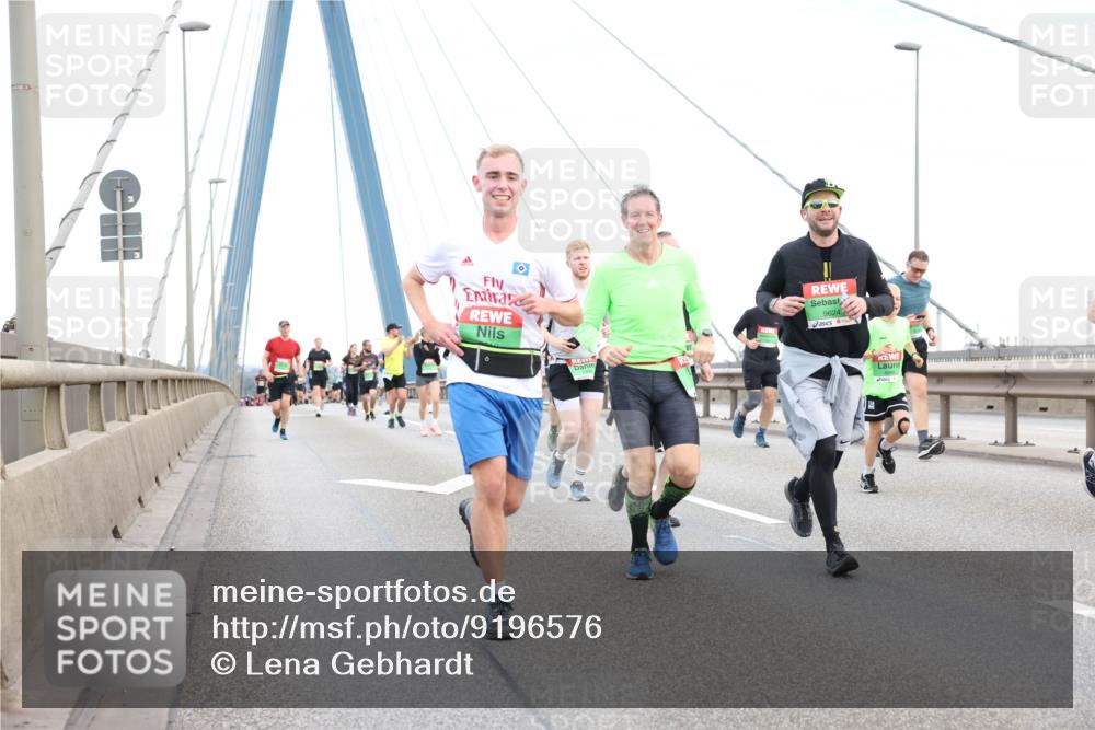 03.10.2025 - Köhlbrandbrückenlauf Lena Gebhardt http://msf.ph/oto/9196576 03.10.2025 15:27:48 Position 1 9624 meine-sportfotos.de