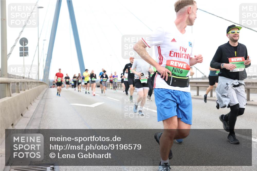 03.10.2025 - Köhlbrandbrückenlauf Lena Gebhardt http://msf.ph/oto/9196579 03.10.2025 15:27:48 Position 1 2010, 624 meine-sportfotos.de