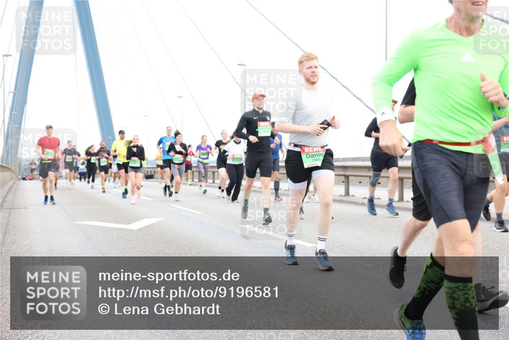 03.10.2025 - Köhlbrandbrückenlauf Lena Gebhardt http://msf.ph/oto/9196581 03.10.2025 15:27:49 Position 1 7469 meine-sportfotos.de