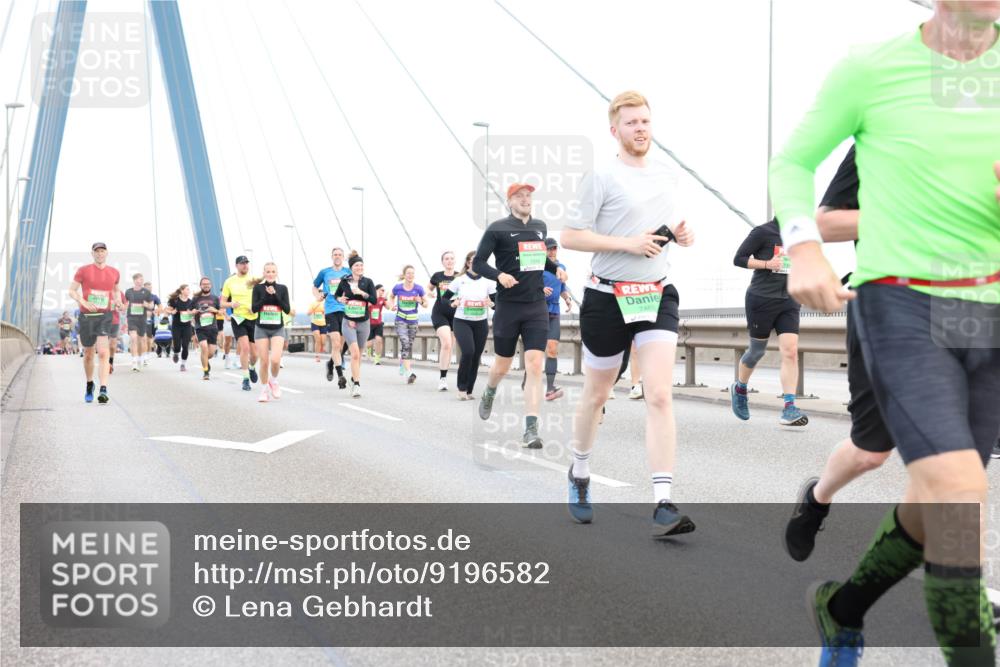 03.10.2025 - Köhlbrandbrückenlauf Lena Gebhardt http://msf.ph/oto/9196582 03.10.2025 15:27:49 Position 1 7469 meine-sportfotos.de