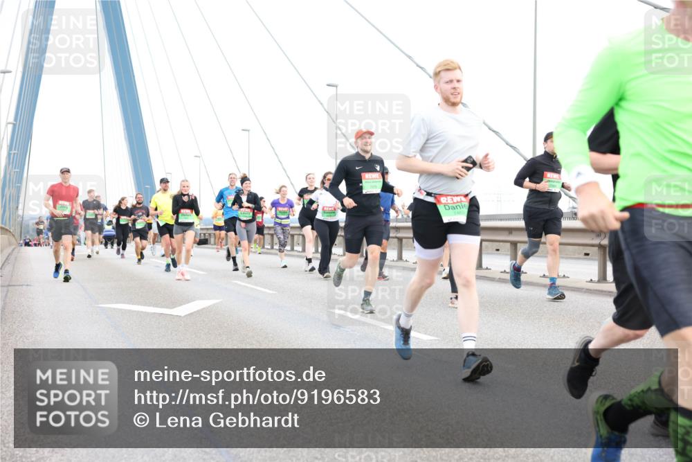 03.10.2025 - Köhlbrandbrückenlauf Lena Gebhardt http://msf.ph/oto/9196583 03.10.2025 15:27:49 Position 1 7469 meine-sportfotos.de