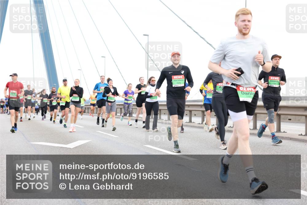 03.10.2025 - Köhlbrandbrückenlauf Lena Gebhardt http://msf.ph/oto/9196585 03.10.2025 15:27:49 Position 1 7379, 746, 7388 meine-sportfotos.de