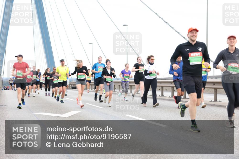 03.10.2025 - Köhlbrandbrückenlauf Lena Gebhardt http://msf.ph/oto/9196587 03.10.2025 15:27:50 Position 1 7379, 7354 meine-sportfotos.de