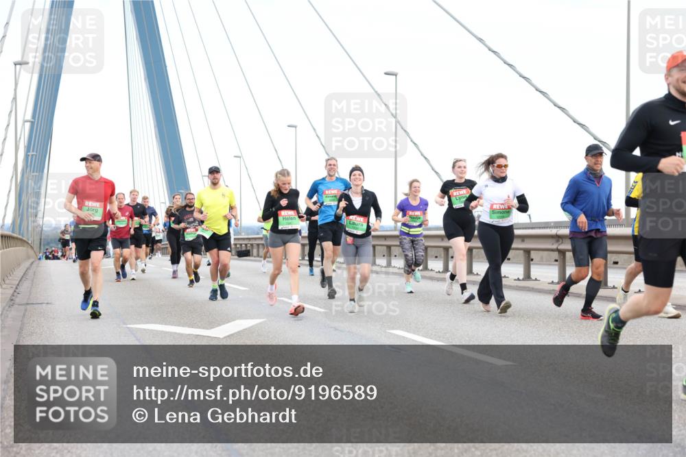 03.10.2025 - Köhlbrandbrückenlauf Lena Gebhardt http://msf.ph/oto/9196589 03.10.2025 15:27:50 Position 1  meine-sportfotos.de