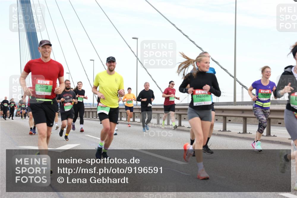 03.10.2025 - Köhlbrandbrückenlauf Lena Gebhardt http://msf.ph/oto/9196591 03.10.2025 15:27:53 Position 1 7341, 7517, 7764 meine-sportfotos.de