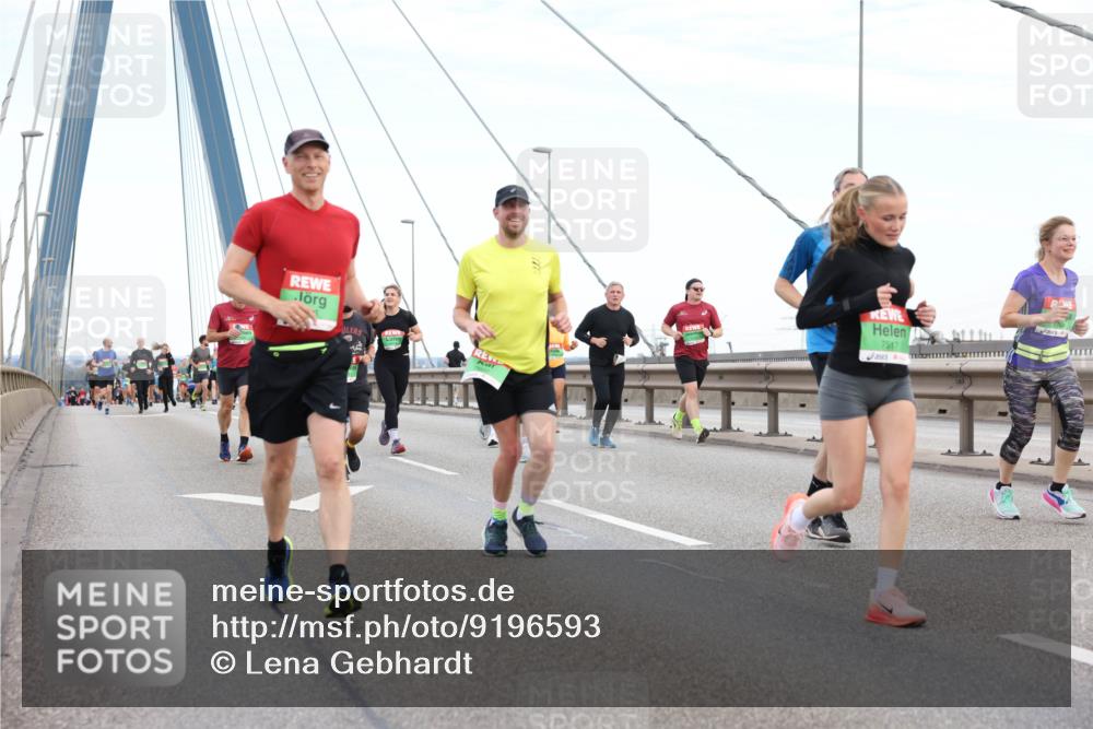 03.10.2025 - Köhlbrandbrückenlauf Lena Gebhardt http://msf.ph/oto/9196593 03.10.2025 15:27:53 Position 1 7517 meine-sportfotos.de