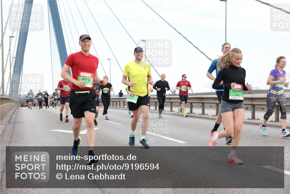 03.10.2025 - Köhlbrandbrückenlauf Lena Gebhardt http://msf.ph/oto/9196594 03.10.2025 15:27:53 Position 1 31, 7607, 7517 meine-sportfotos.de