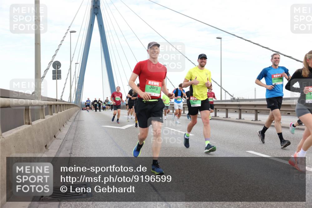 03.10.2025 - Köhlbrandbrückenlauf Lena Gebhardt http://msf.ph/oto/9196599 03.10.2025 15:27:54 Position 1 7341, 9458 meine-sportfotos.de