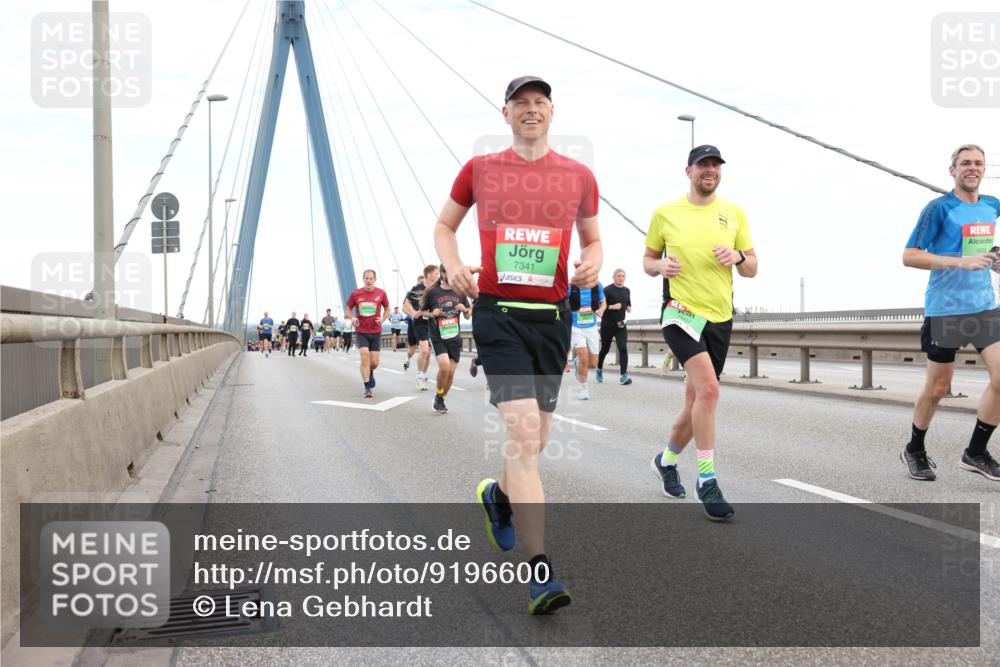 03.10.2025 - Köhlbrandbrückenlauf Lena Gebhardt http://msf.ph/oto/9196600 03.10.2025 15:27:55 Position 1 7341, 2 meine-sportfotos.de