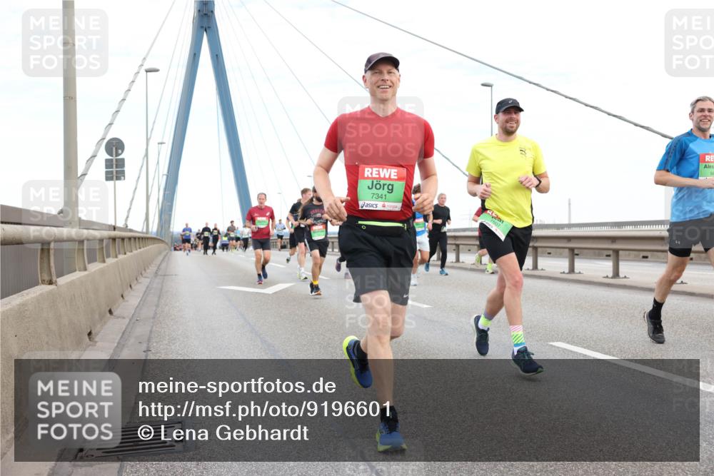 03.10.2025 - Köhlbrandbrückenlauf Lena Gebhardt http://msf.ph/oto/9196601 03.10.2025 15:27:55 Position 1 7341, 201 meine-sportfotos.de