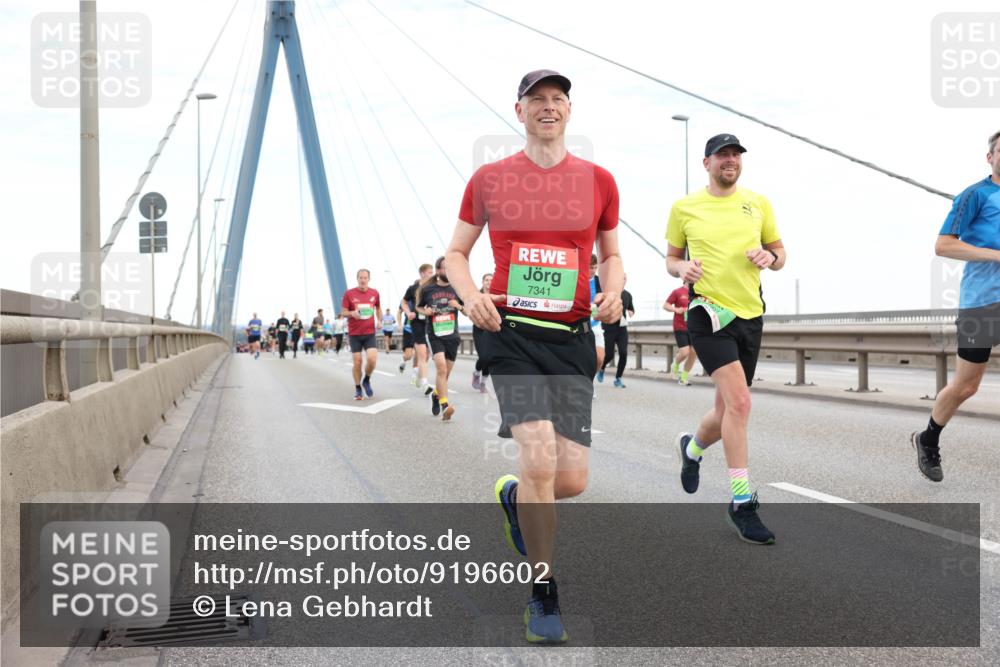 03.10.2025 - Köhlbrandbrückenlauf Lena Gebhardt http://msf.ph/oto/9196602 03.10.2025 15:27:55 Position 1 7341 meine-sportfotos.de