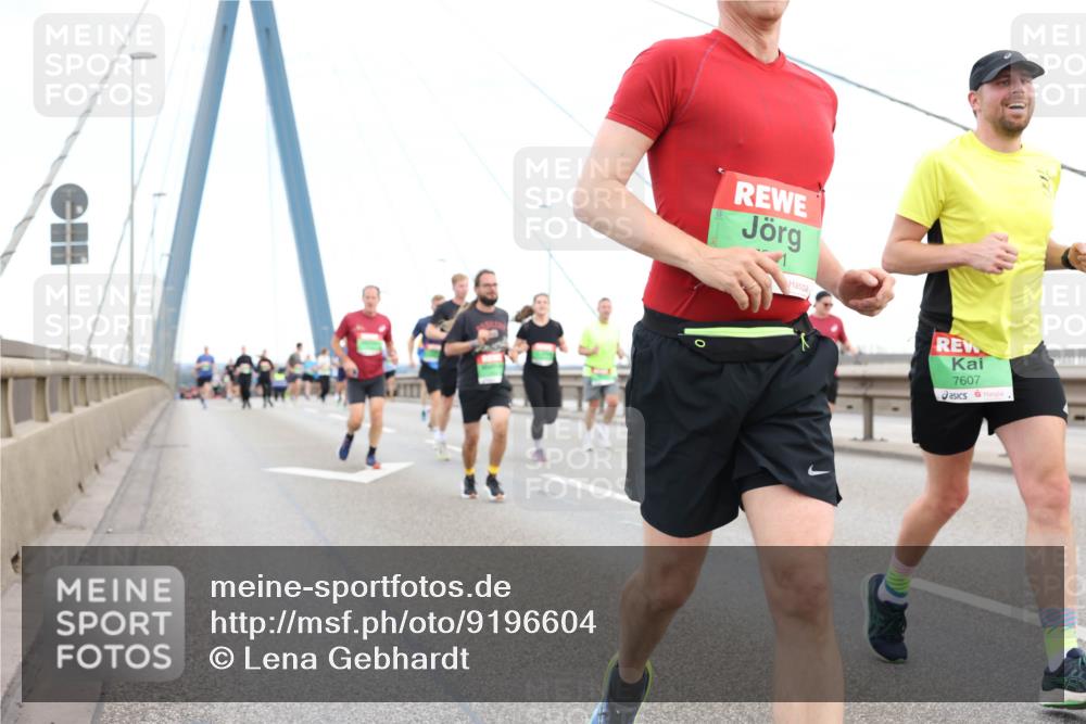 03.10.2025 - Köhlbrandbrückenlauf Lena Gebhardt http://msf.ph/oto/9196604 03.10.2025 15:27:55 Position 1 7607 meine-sportfotos.de