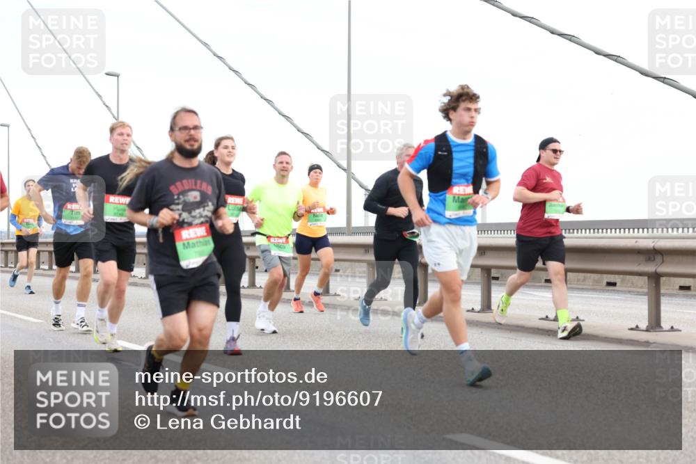 03.10.2025 - Köhlbrandbrückenlauf Lena Gebhardt http://msf.ph/oto/9196607 03.10.2025 15:27:56 Position 1 9149, 9748 meine-sportfotos.de