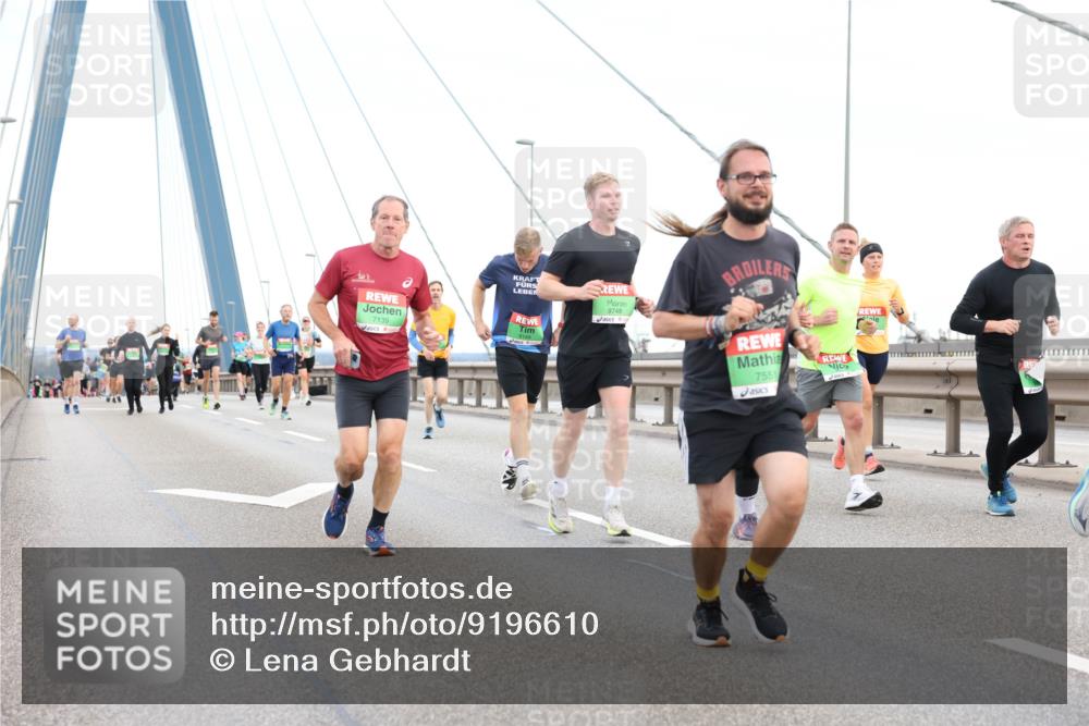 03.10.2025 - Köhlbrandbrückenlauf Lena Gebhardt http://msf.ph/oto/9196610 03.10.2025 15:27:56 Position 1 7139, 9748, 7551 meine-sportfotos.de