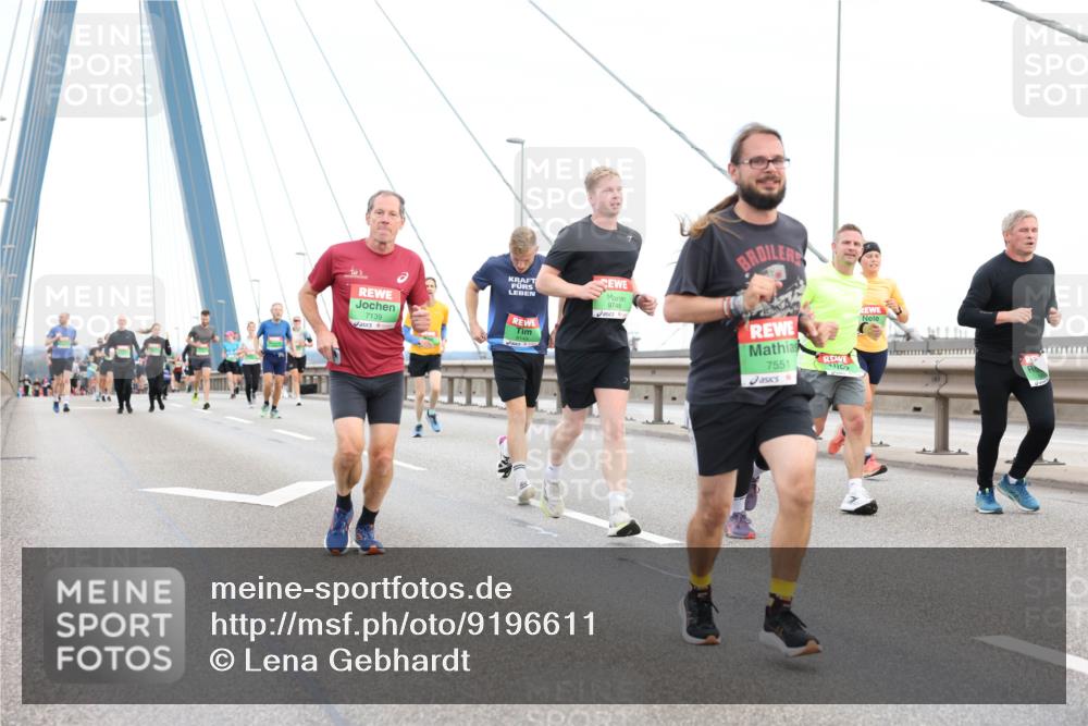 03.10.2025 - Köhlbrandbrückenlauf Lena Gebhardt http://msf.ph/oto/9196611 03.10.2025 15:27:56 Position 1 9748, 7139, 7551 meine-sportfotos.de