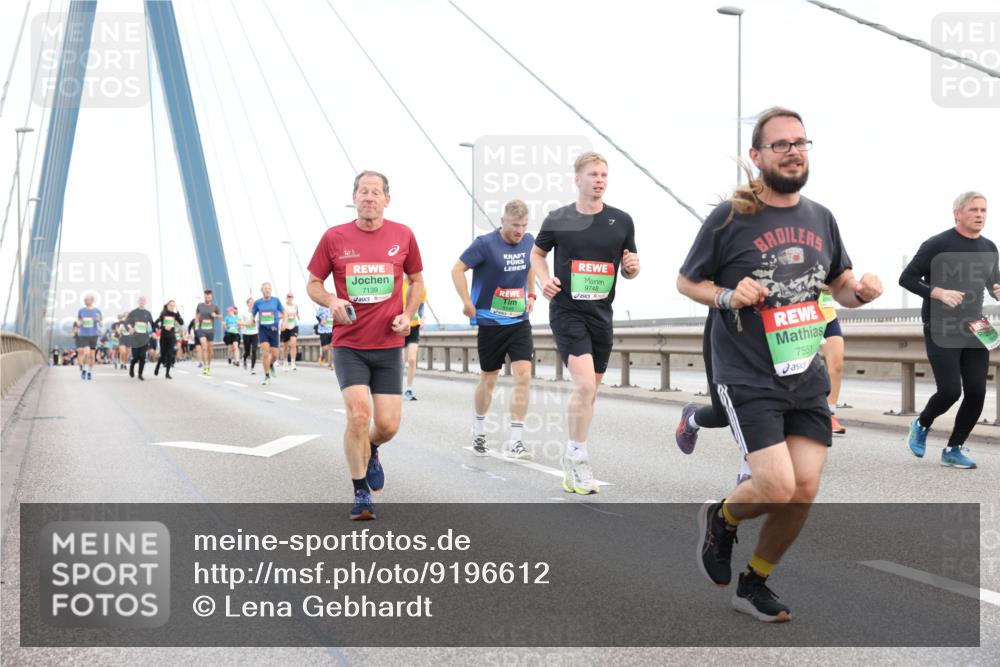 03.10.2025 - Köhlbrandbrückenlauf Lena Gebhardt http://msf.ph/oto/9196612 03.10.2025 15:27:57 Position 1 7139, 9748, 7551 meine-sportfotos.de