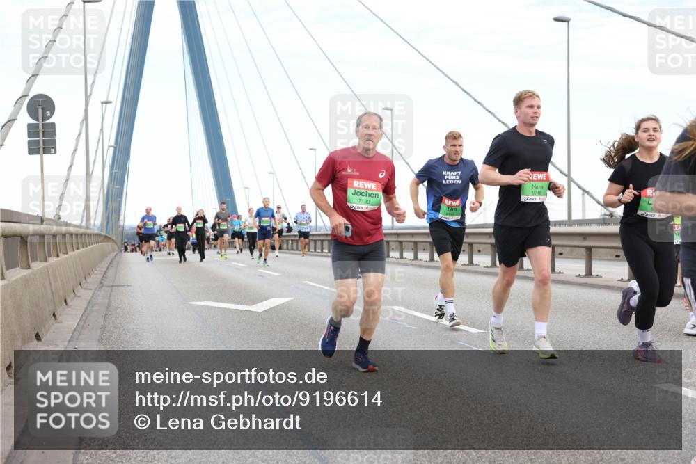 03.10.2025 - Köhlbrandbrückenlauf Lena Gebhardt http://msf.ph/oto/9196614 03.10.2025 15:27:57 Position 1  meine-sportfotos.de
