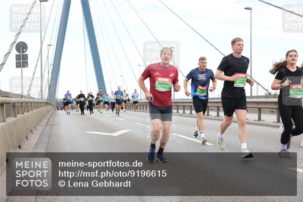 03.10.2025 - Köhlbrandbrückenlauf Lena Gebhardt http://msf.ph/oto/9196615 03.10.2025 15:27:57 Position 1 7139, 9748, 8814 meine-sportfotos.de