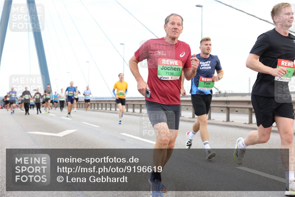 03.10.2025 - Köhlbrandbrückenlauf Lena Gebhardt http://msf.ph/oto/9196619 03.10.2025 15:27:58 Position 1 7139, 9149, 748 meine-sportfotos.de