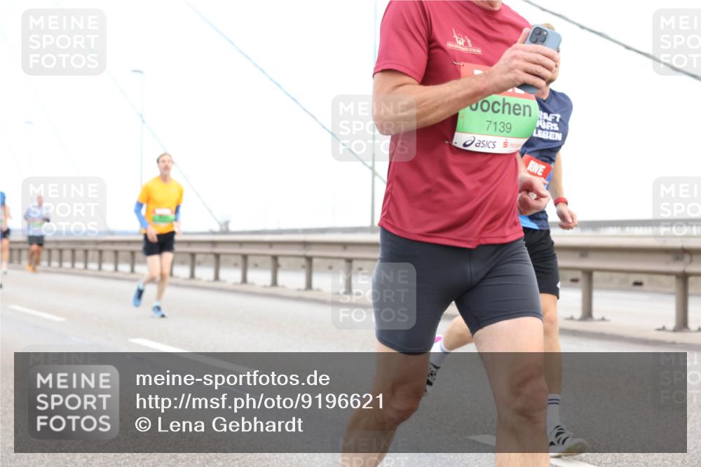 03.10.2025 - Köhlbrandbrückenlauf Lena Gebhardt http://msf.ph/oto/9196621 03.10.2025 15:27:58 Position 1 7139 meine-sportfotos.de
