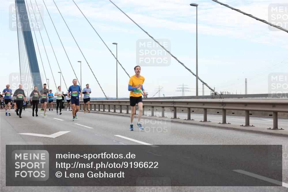 03.10.2025 - Köhlbrandbrückenlauf Lena Gebhardt http://msf.ph/oto/9196622 03.10.2025 15:27:59 Position 1  meine-sportfotos.de