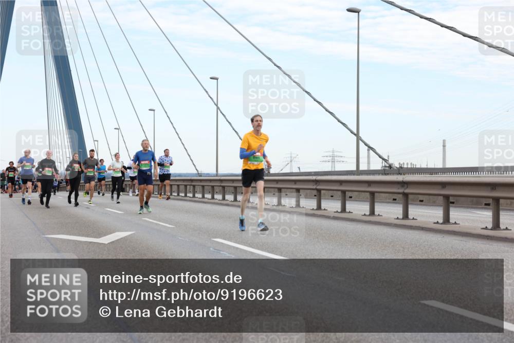 03.10.2025 - Köhlbrandbrückenlauf Lena Gebhardt http://msf.ph/oto/9196623 03.10.2025 15:27:59 Position 1  meine-sportfotos.de