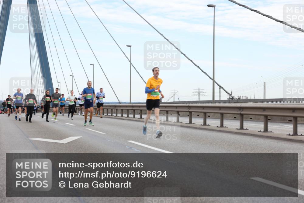 03.10.2025 - Köhlbrandbrückenlauf Lena Gebhardt http://msf.ph/oto/9196624 03.10.2025 15:27:59 Position 1  meine-sportfotos.de