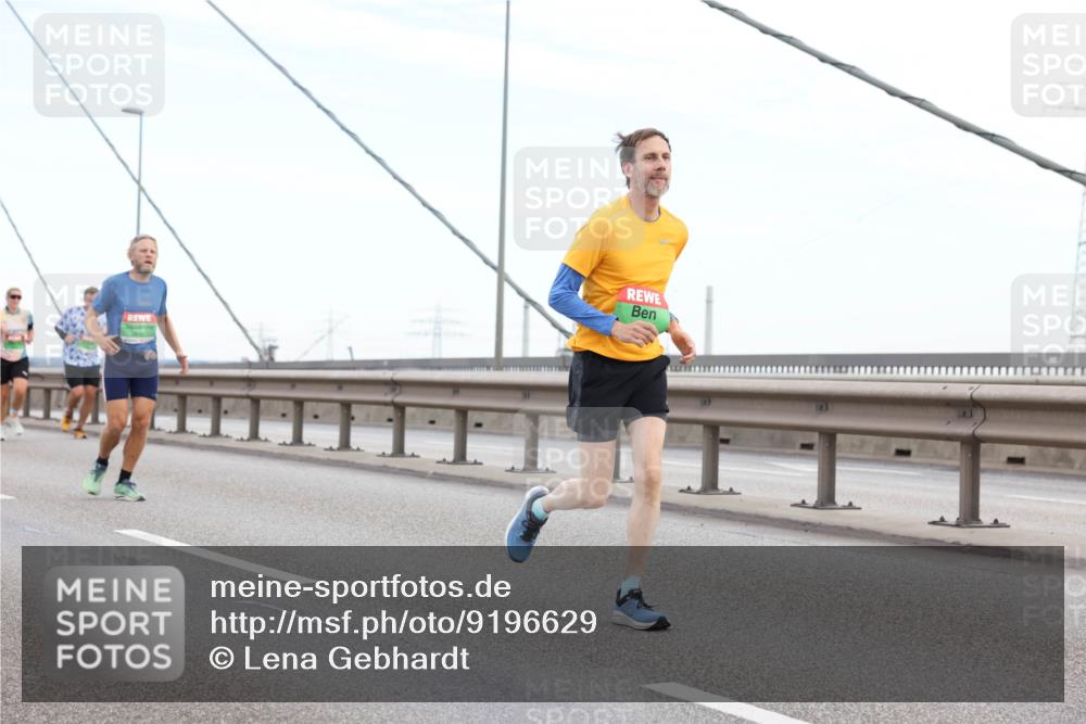 03.10.2025 - Köhlbrandbrückenlauf Lena Gebhardt http://msf.ph/oto/9196629 03.10.2025 15:28:01 Position 1  meine-sportfotos.de