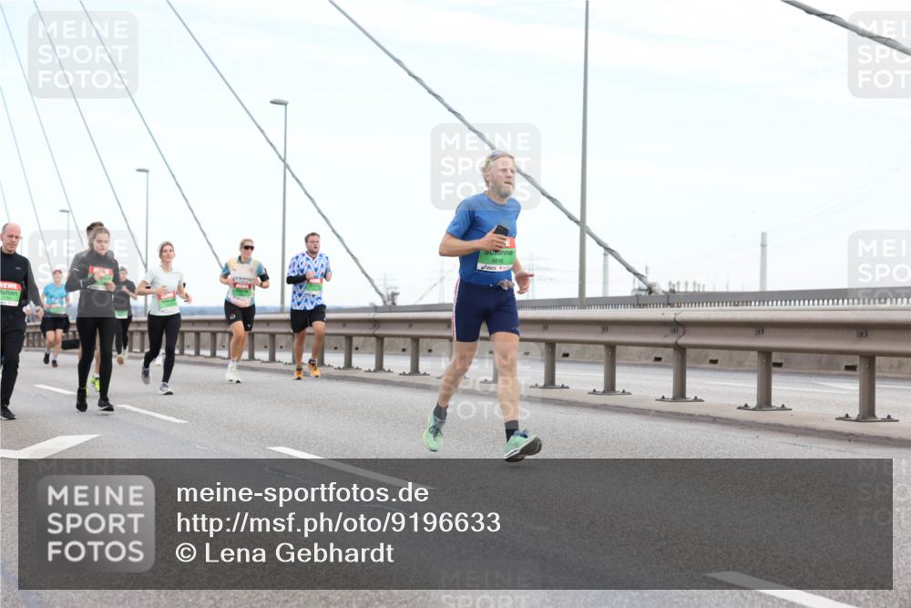 03.10.2025 - Köhlbrandbrückenlauf Lena Gebhardt http://msf.ph/oto/9196633 03.10.2025 15:28:02 Position 1 8616 meine-sportfotos.de