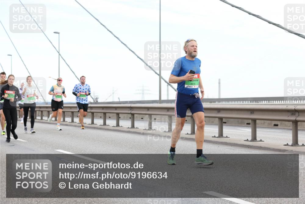 03.10.2025 - Köhlbrandbrückenlauf Lena Gebhardt http://msf.ph/oto/9196634 03.10.2025 15:28:02 Position 1 8616 meine-sportfotos.de
