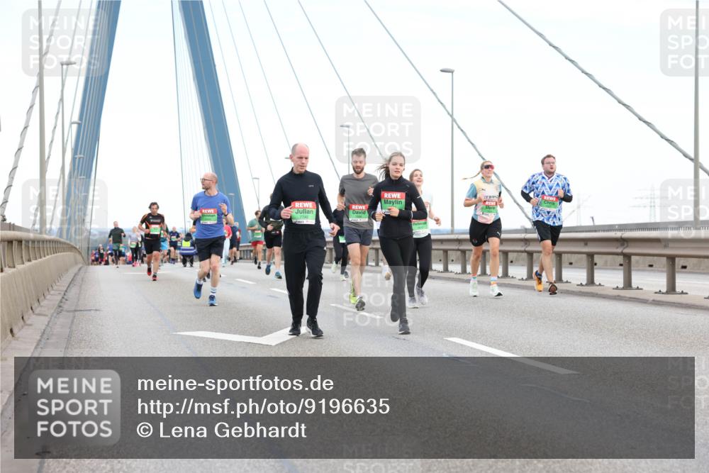 03.10.2025 - Köhlbrandbrückenlauf Lena Gebhardt http://msf.ph/oto/9196635 03.10.2025 15:28:03 Position 1  meine-sportfotos.de