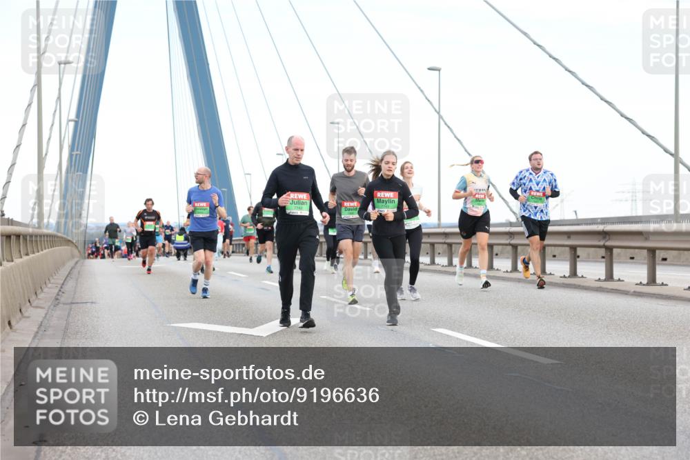 03.10.2025 - Köhlbrandbrückenlauf Lena Gebhardt http://msf.ph/oto/9196636 03.10.2025 15:28:03 Position 1 7743 meine-sportfotos.de