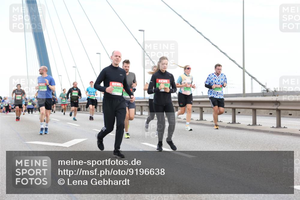 03.10.2025 - Köhlbrandbrückenlauf Lena Gebhardt http://msf.ph/oto/9196638 03.10.2025 15:28:04 Position 1 7742 meine-sportfotos.de