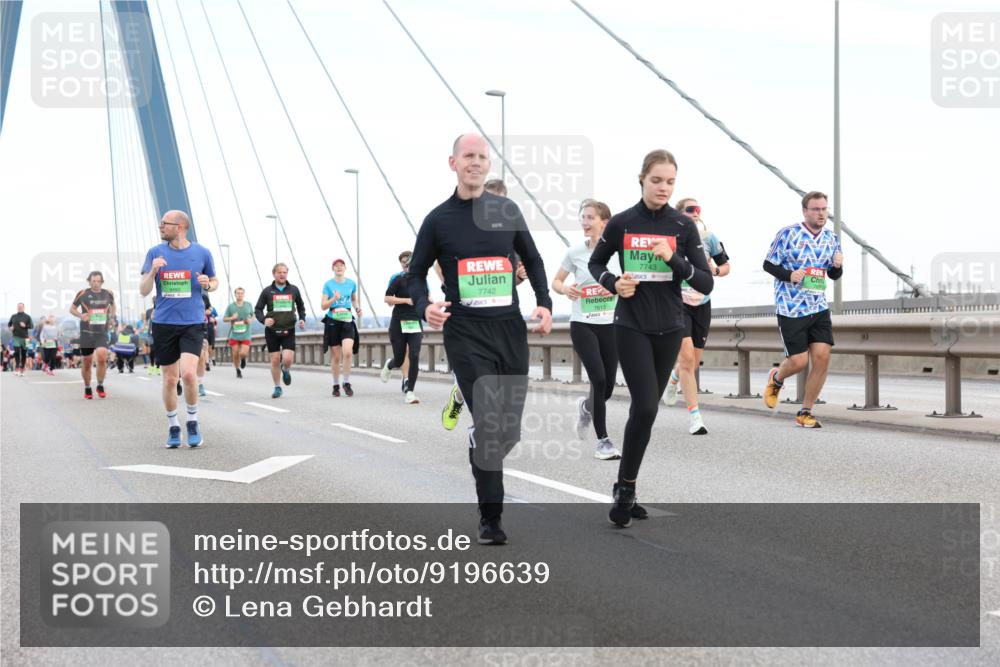 03.10.2025 - Köhlbrandbrückenlauf Lena Gebhardt http://msf.ph/oto/9196639 03.10.2025 15:28:04 Position 1 7742, 7613, 7743 meine-sportfotos.de